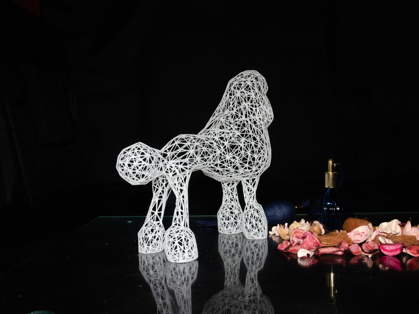 Elegante Pudelskulptur aus Draht – Moderne Hundedekoration für Zuhause und Büro