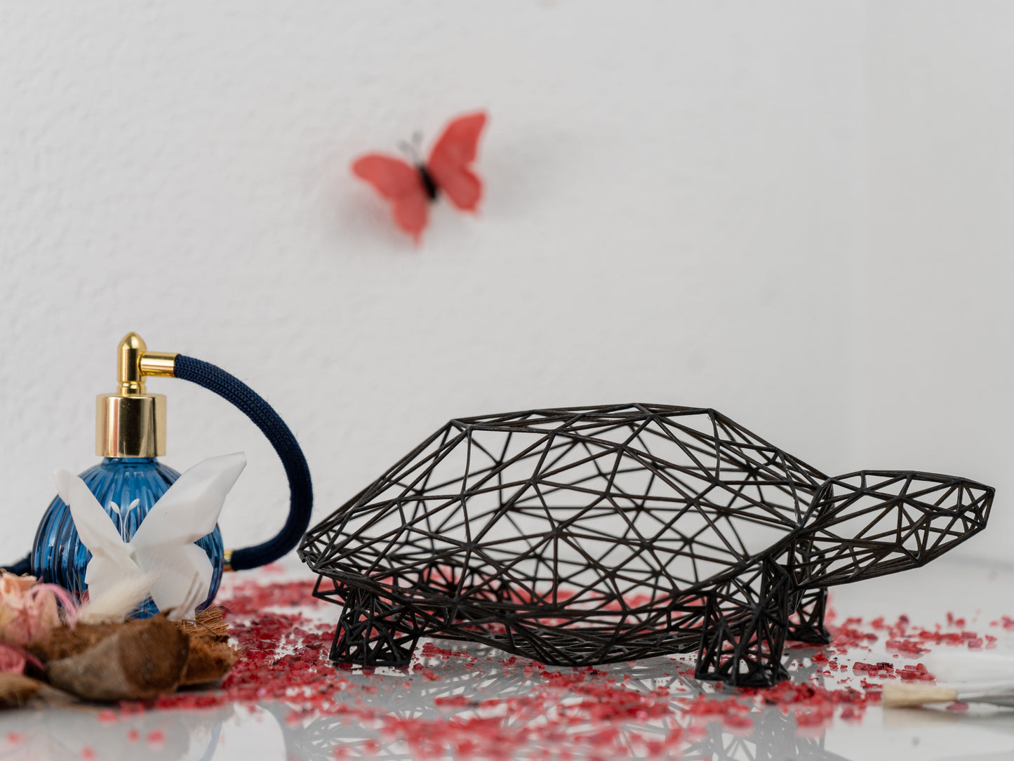 Schildkrötenskulptur im Drahtgitter