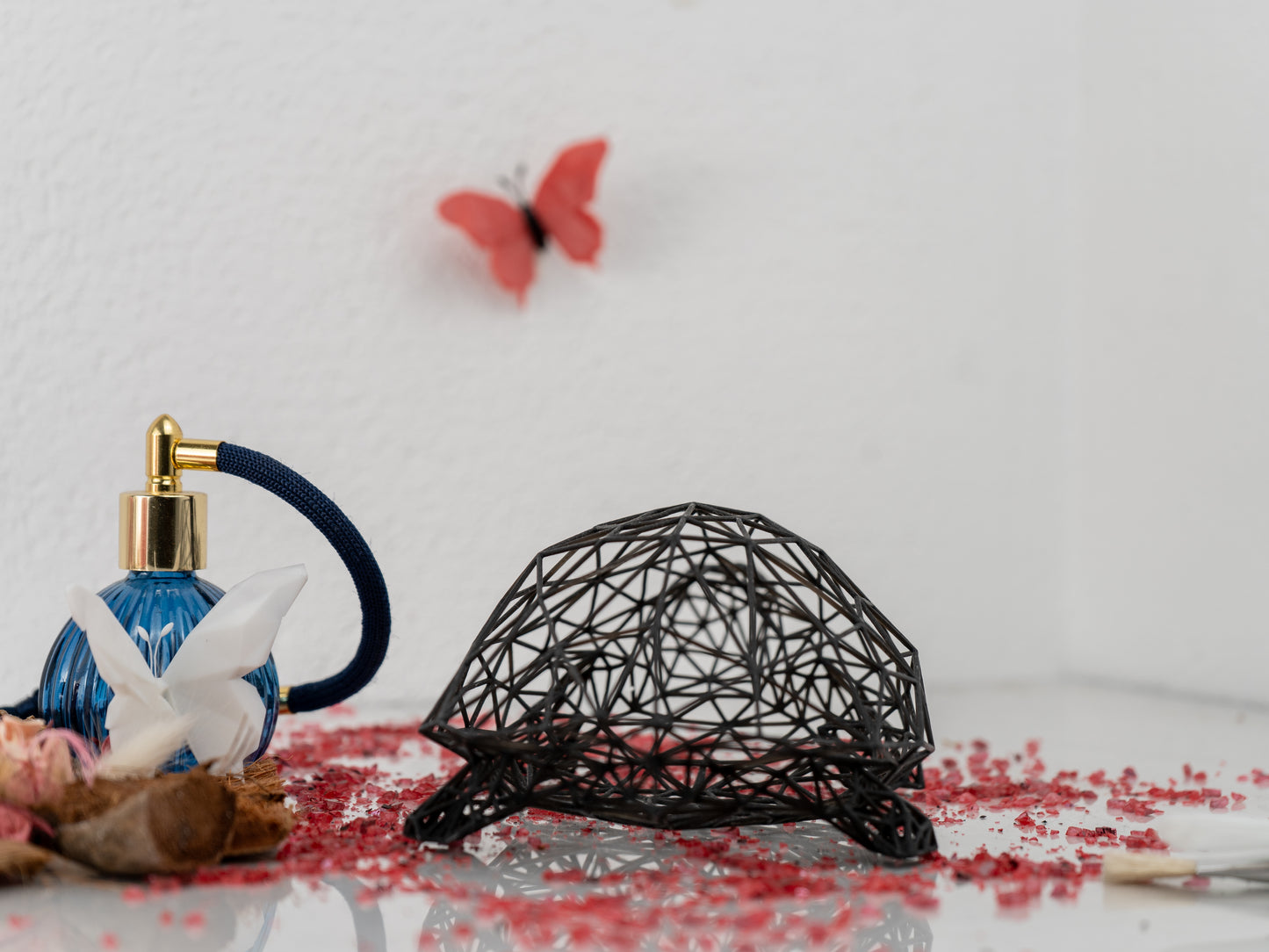 Schildkrötenskulptur im Drahtgitter