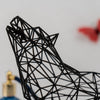 Majestätische moderne Wolfsskulptur - 3D-Drahtgitter-Harzkunst für Wohndekoration, geometrisches Dekor