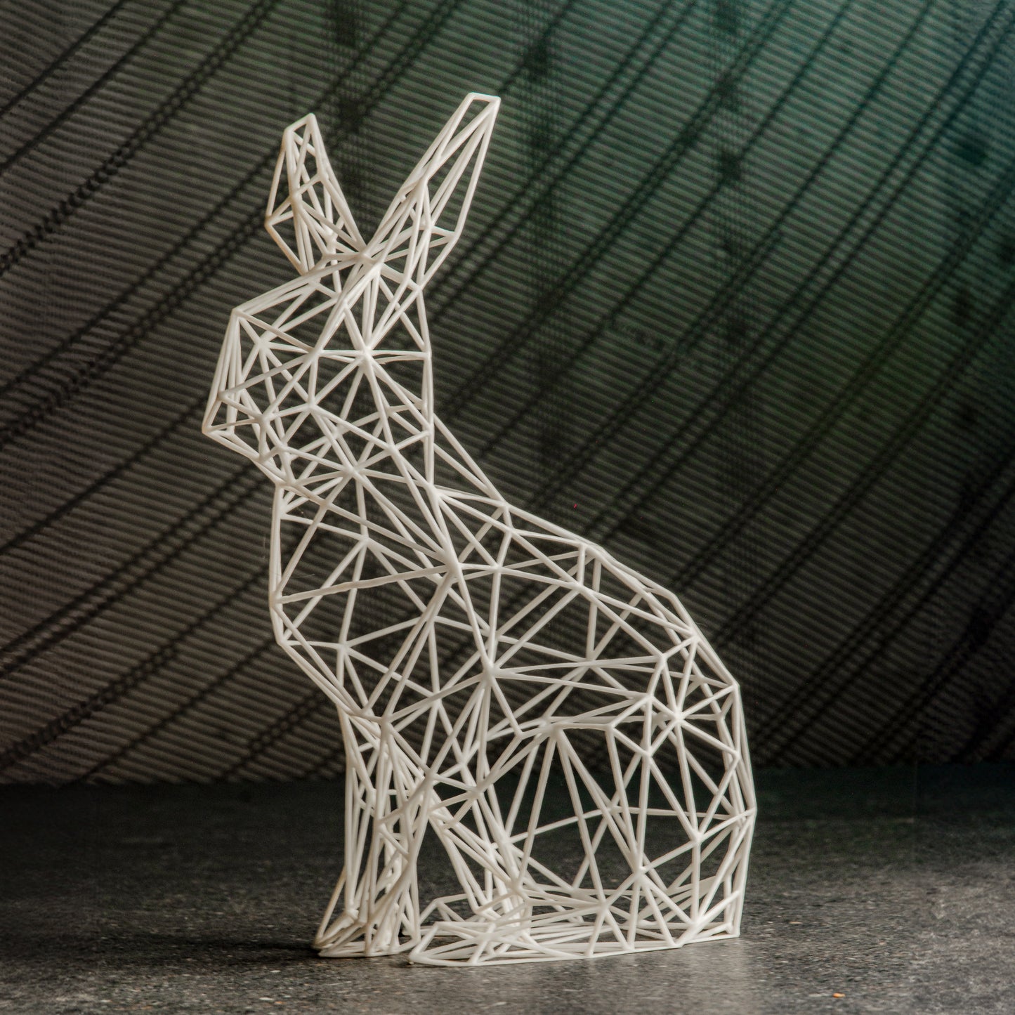 Filigrane Kaninchen-Dekor-Skulptur