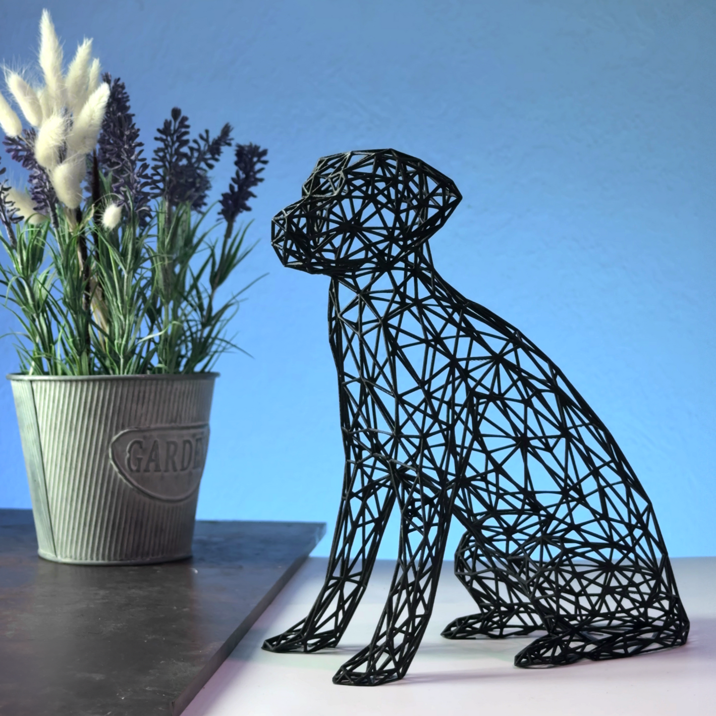 Elegante Labrador-Drahtkunst-Skulptur – Modernes Dekor in Schwarz oder Weiß
