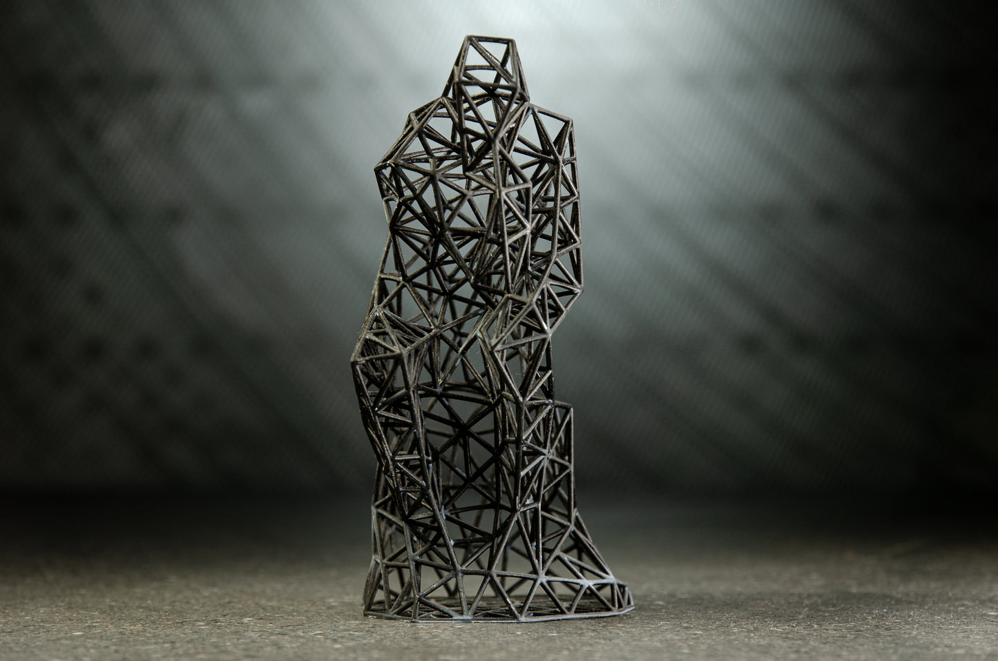 Der Denker, moderne einzeilige 3D-Skulptur