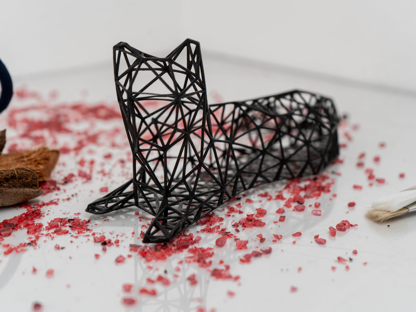 Elegante liegende Katzen-Dekor-Skulptur 