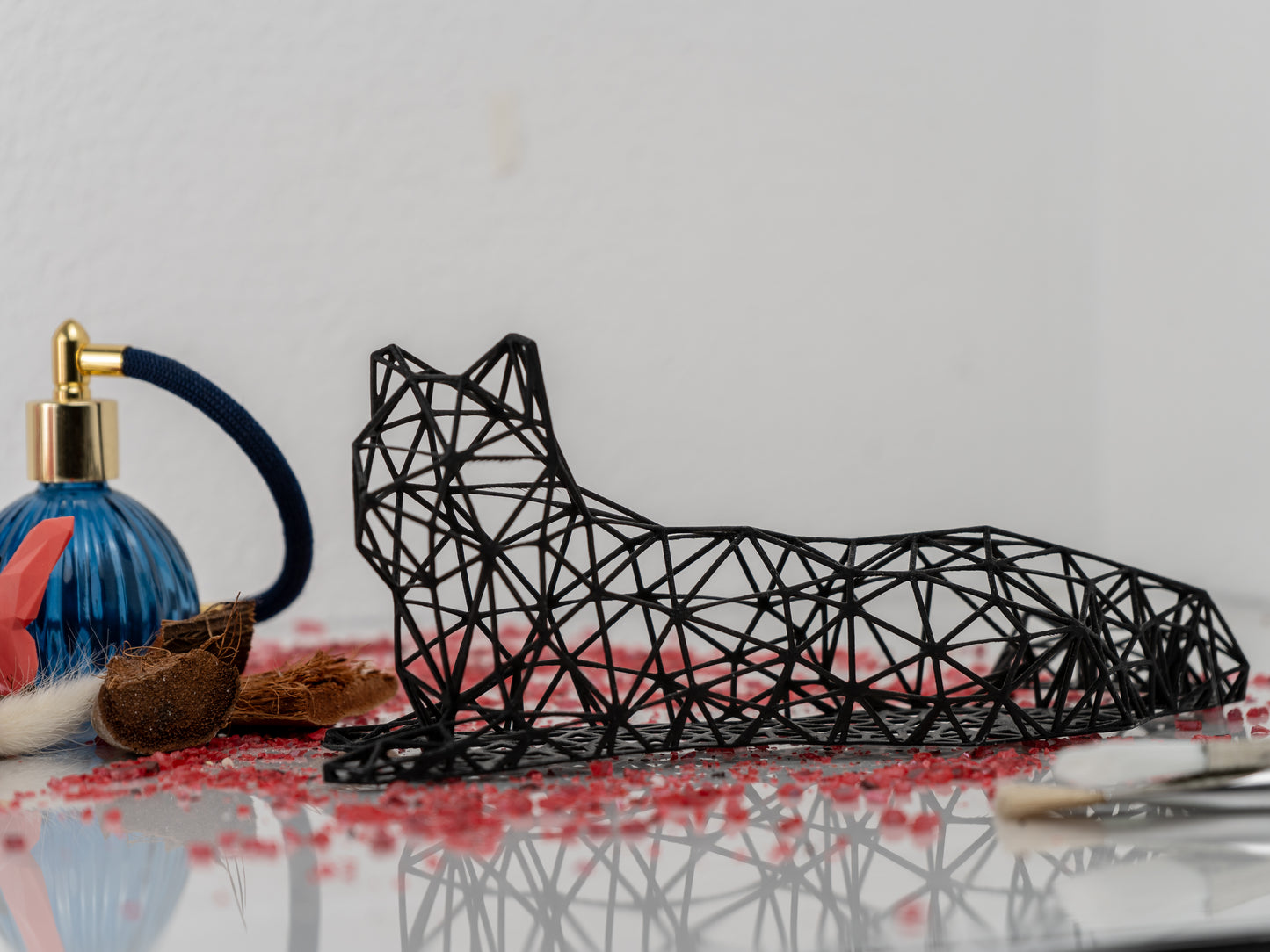Elegante liegende Katzen-Dekor-Skulptur 
