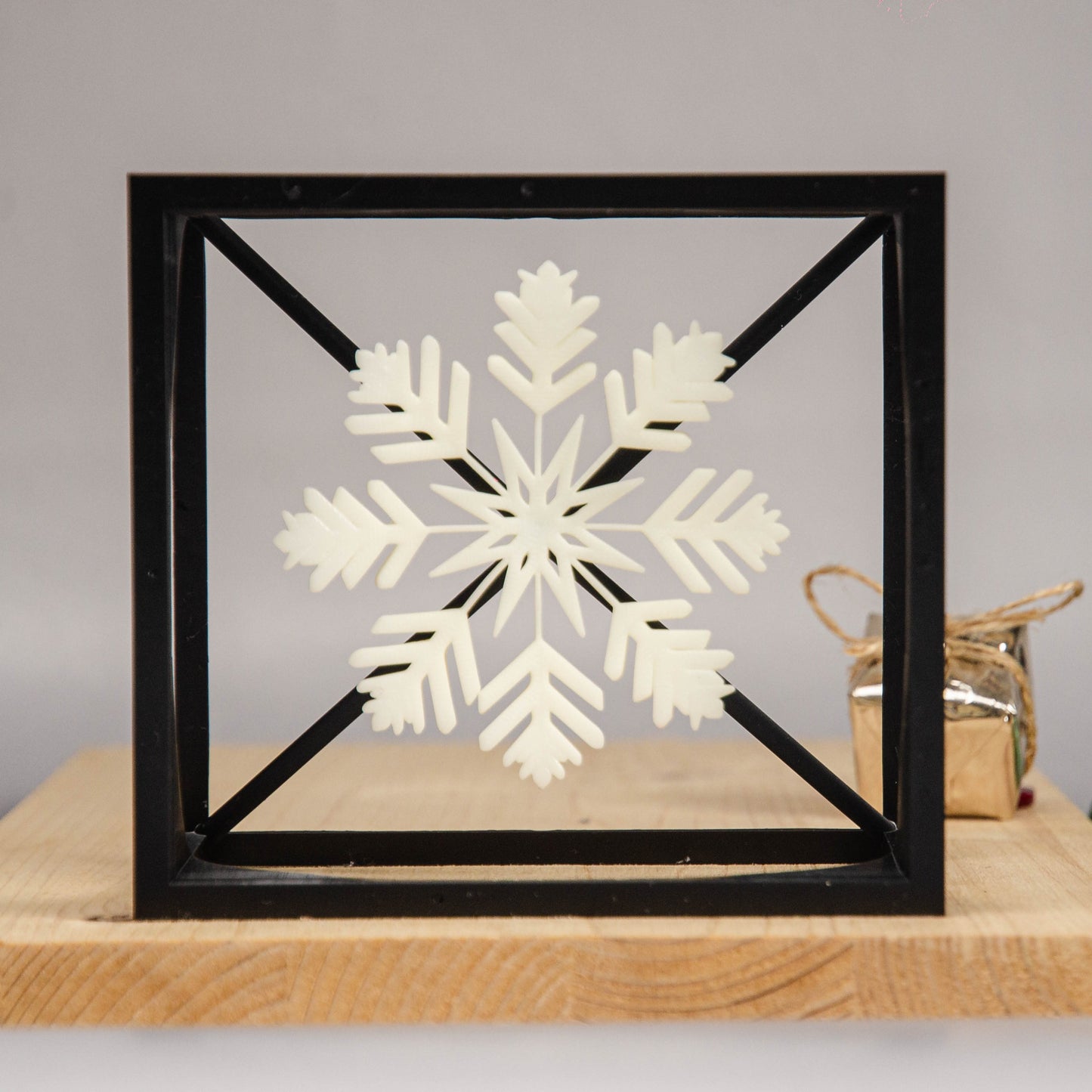 Schneeflockenwürfel – Minimalistisches Würfeldesign für winterlich inspirierte Wohndekoration