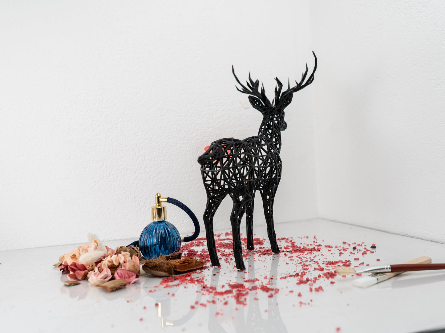 Hirschskulptur aus Draht 