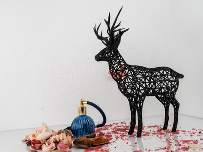 Hirschskulptur aus Draht 