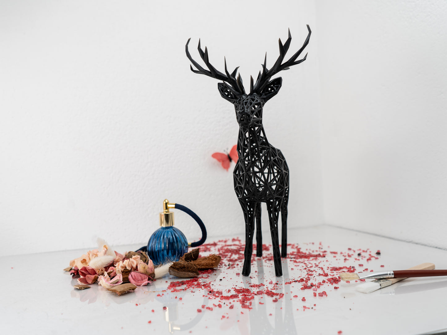 Hirschskulptur aus Draht 