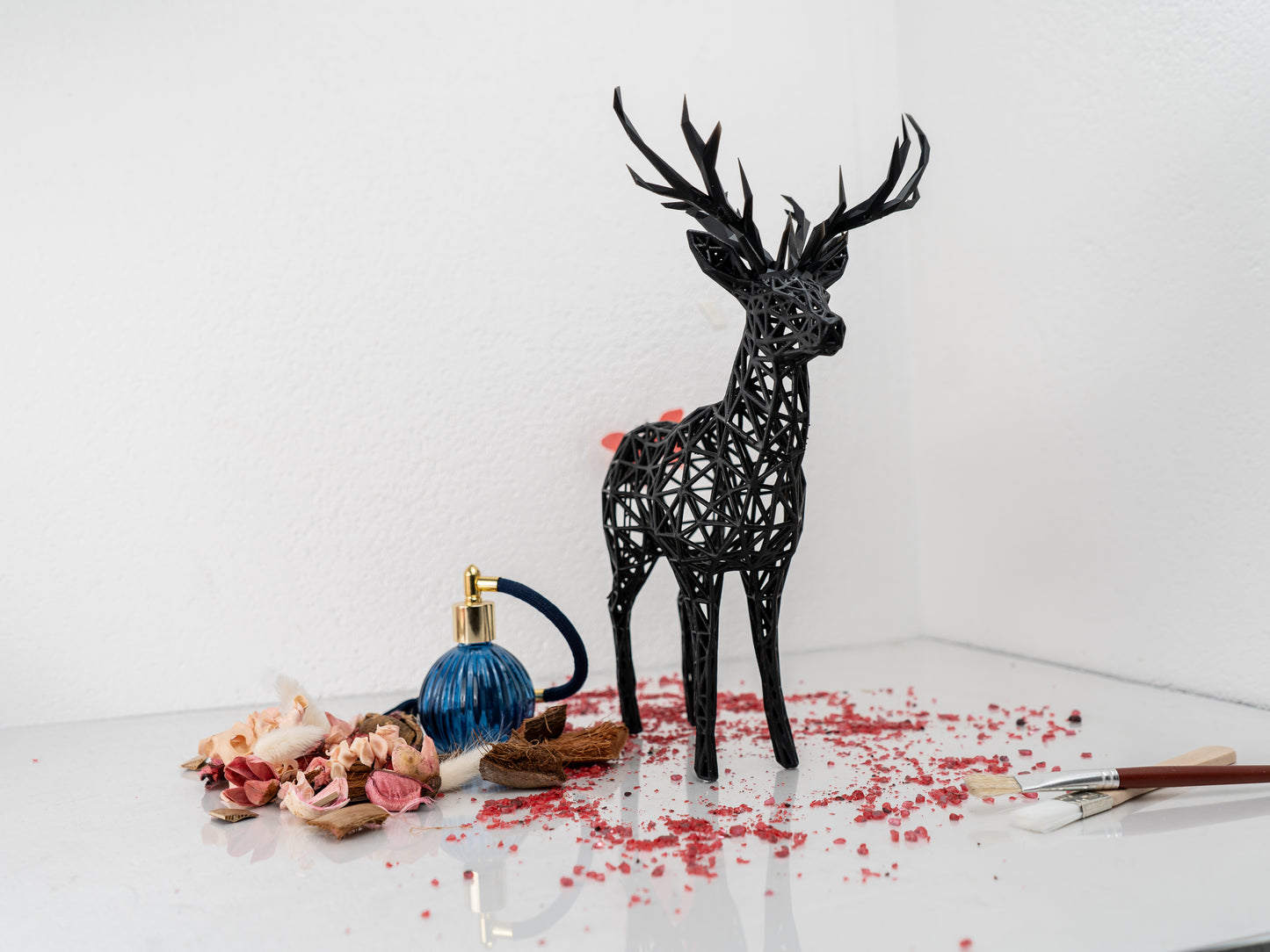 Hirschskulptur aus Draht 