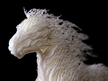 Weißes erwachsenes Pferd