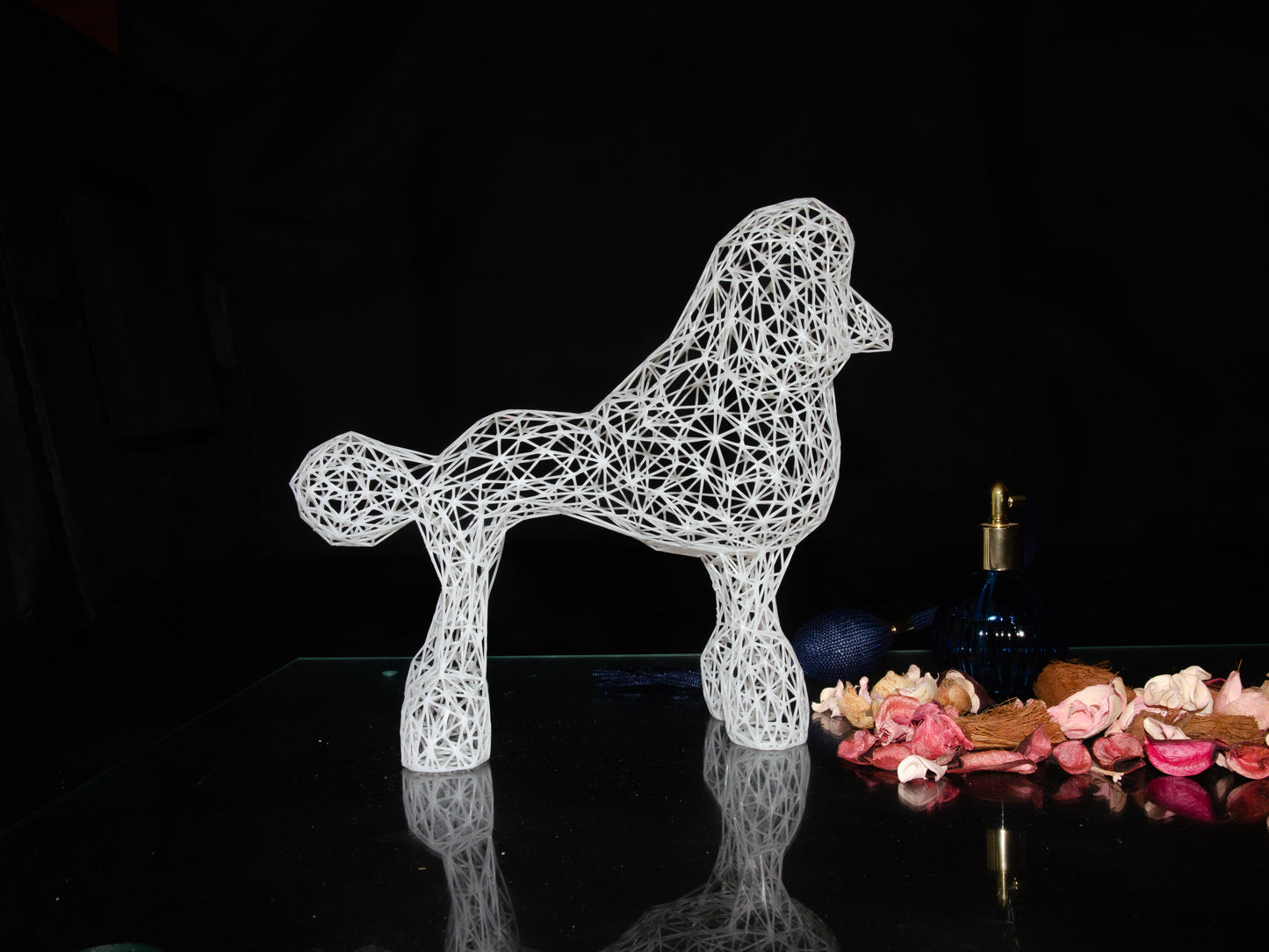 Elegante Pudelskulptur aus Draht – Moderne Hundedekoration für Zuhause und Büro 