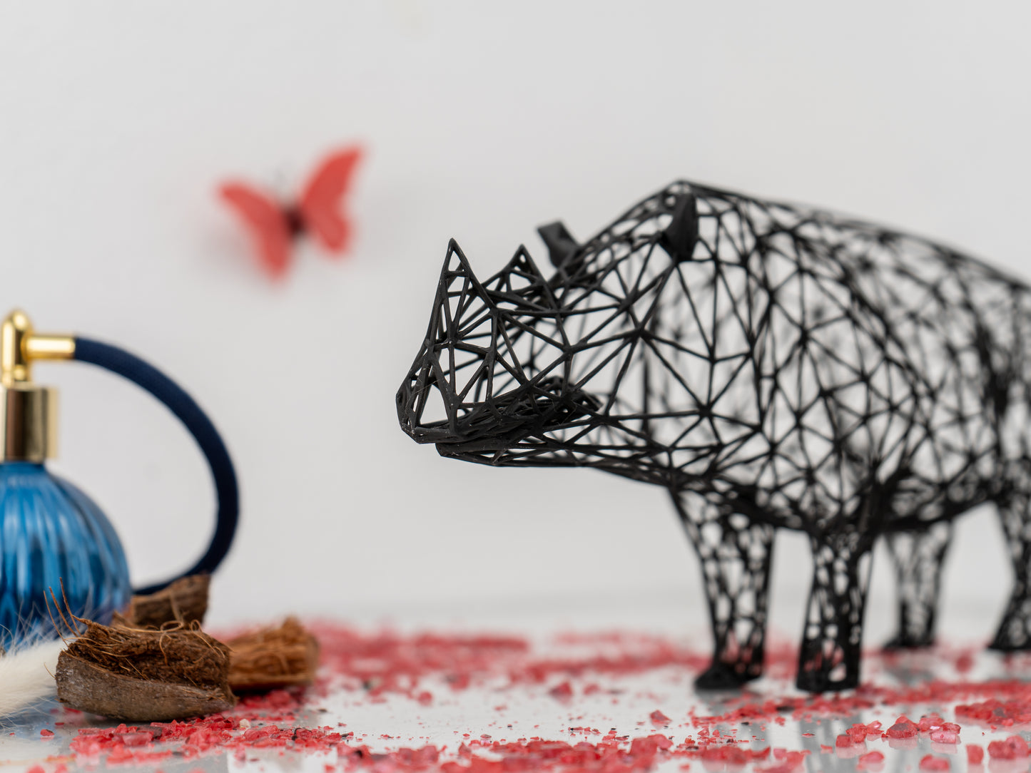 Moderne Nashorn-Skulptur 