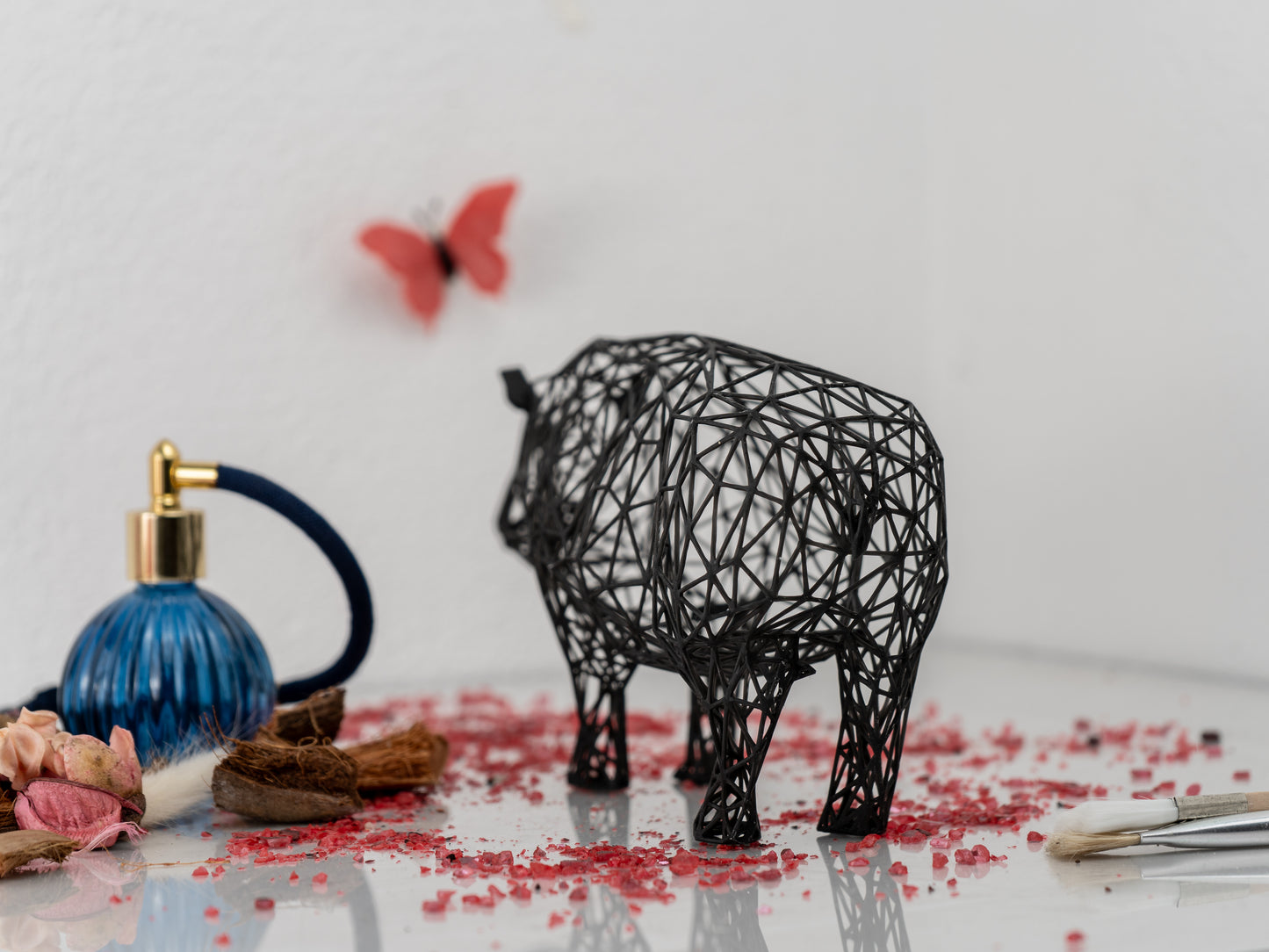 Moderne Nashorn-Skulptur 