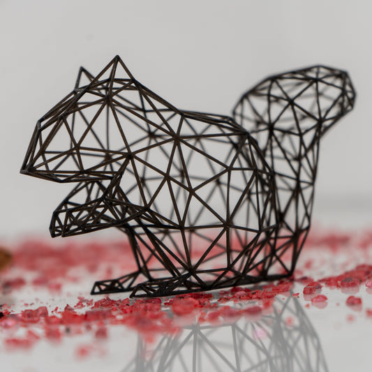 Zauberhafte Eichhörnchen-Skulptur aus Drahtdekor