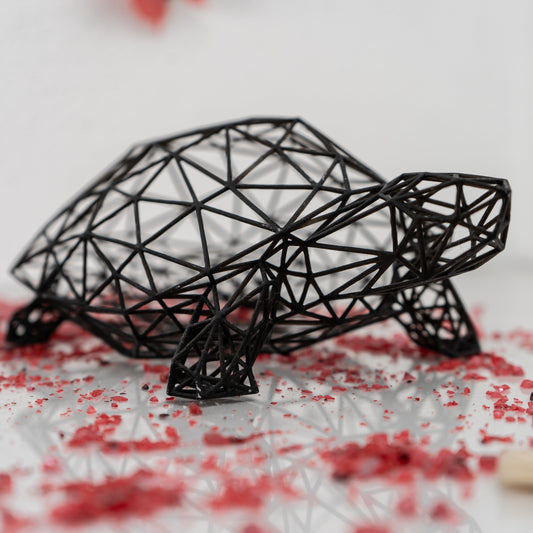 Schildkrötenskulptur im Drahtgitter