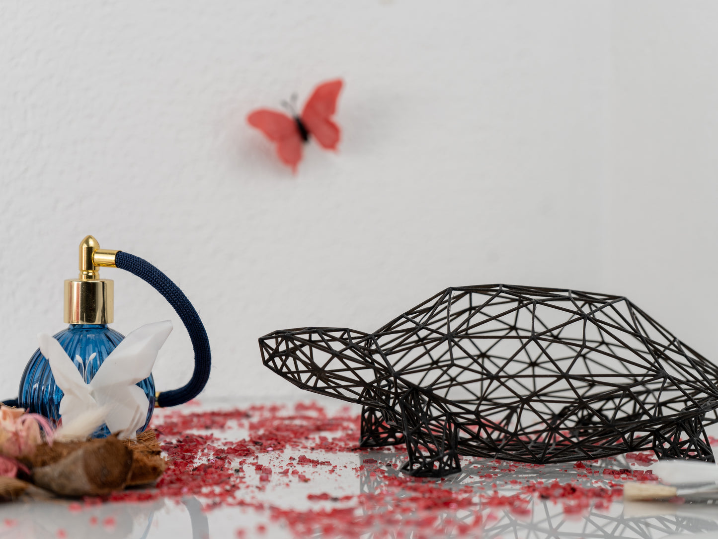 Schildkrötenskulptur im Drahtgitter
