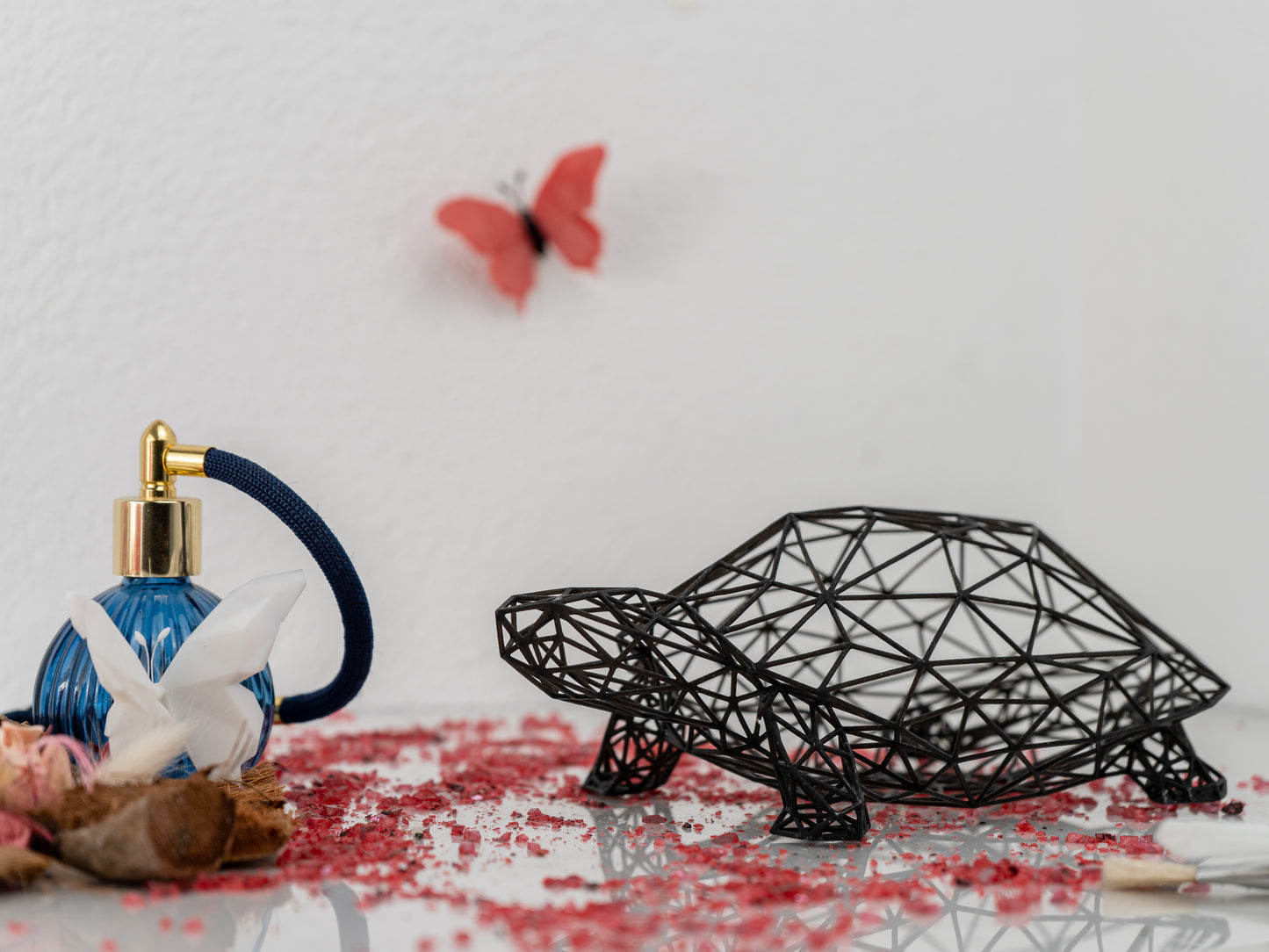 Schildkrötenskulptur im Drahtgitter
