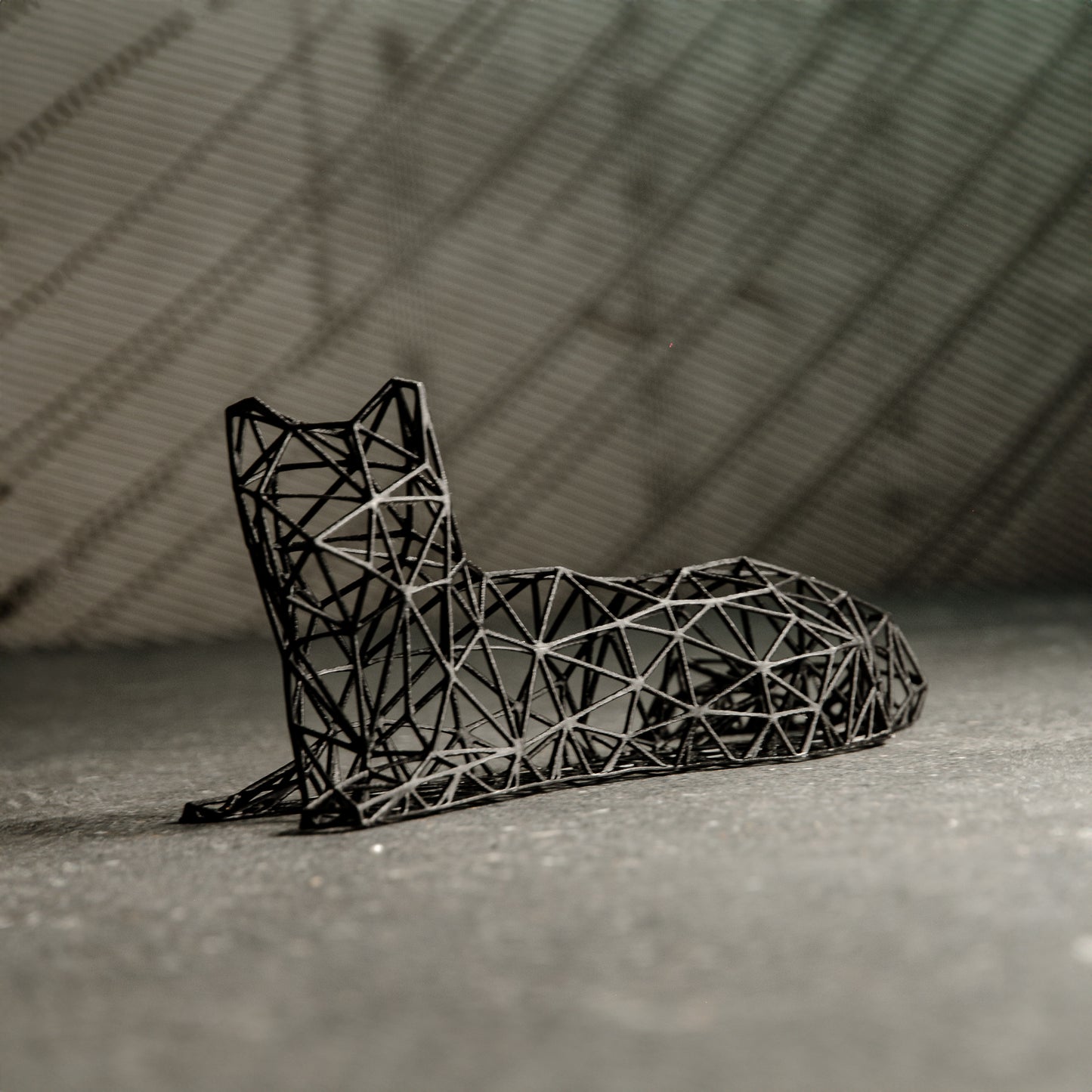 Elegante liegende Katzen-Dekor-Skulptur 