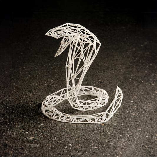 Majestätische Kobra-Skulptur 