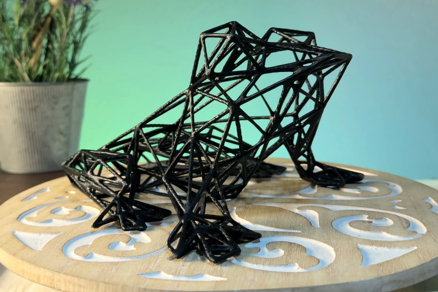 Geometrische Frosch-Dekor-Skulptur
