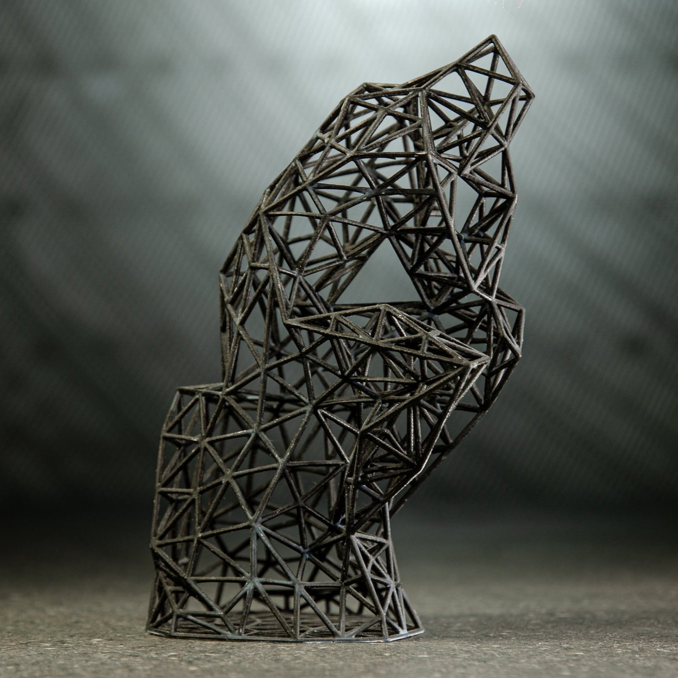 Der Denker, moderne einzeilige 3D-Skulptur